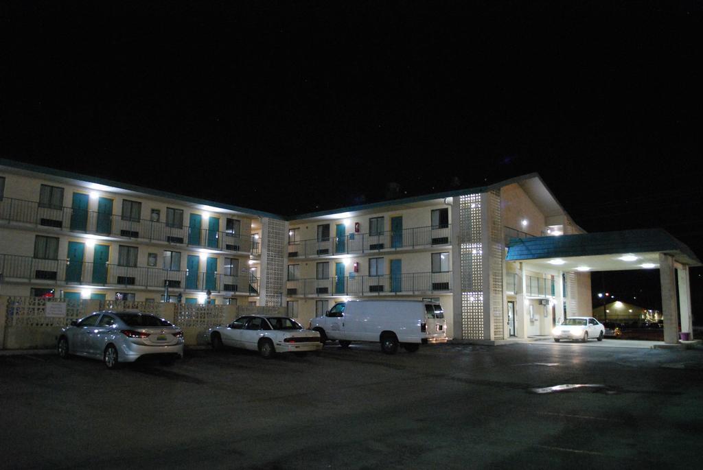 Bama Inn Huntsville Buitenkant foto