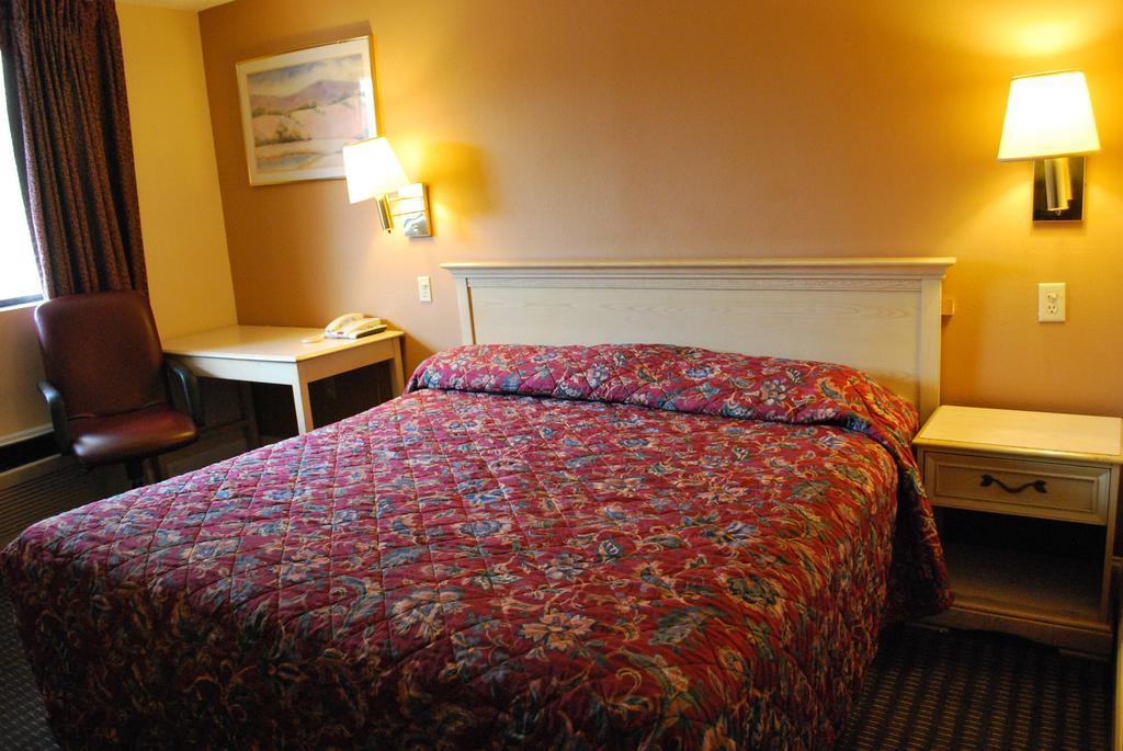 Bama Inn Huntsville Kamer foto